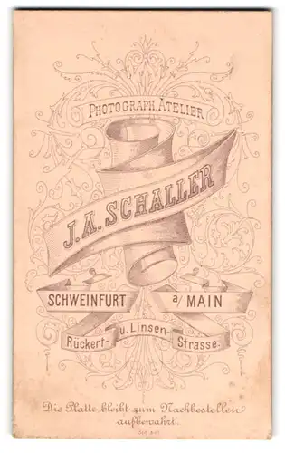 Fotografie J. A. Schaller, Schweinfurt / Main, Name und Anschrift des Fotografen auf Banderole