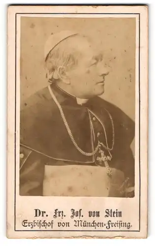 Fotografie Fotograf unbekannt, München, Dr. Erz. Jos. von Stein, Erzbischof von München-Freising zur heiligen Firmung