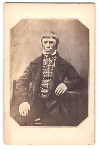 Fotografie unbekannter Fotograf und Ort, älterer Herr im Anzug mit faltigem Gesicht, frühe Fotografie