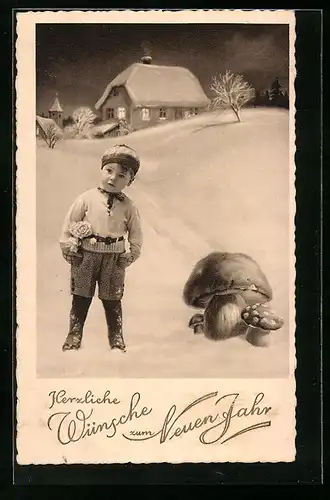 AK Kleiner Junge vor Champignon und Fliegenpilz im Schnee, Neujahrsgruss