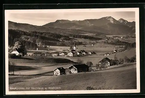 AK Neukirchen, Ortsansicht mit Berggipfeln