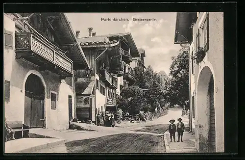 AK Partenkirchen, Strassenpartie mit Trachtenknaben
