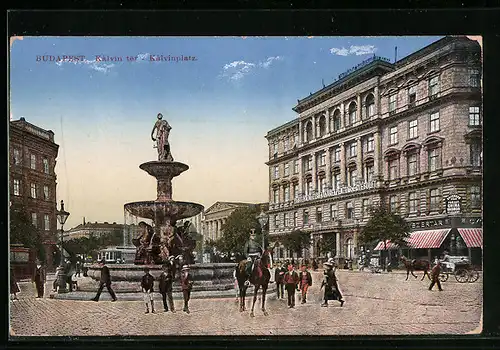 AK Budapest, Partie am Kálvinplatz mit Brunnen, Reiter in Uniform