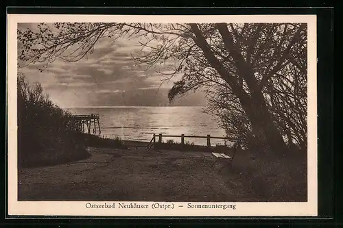 AK Neuhäuser /Ostpr., Sonnenuntergang am Meer