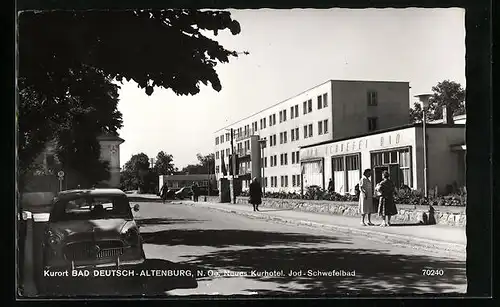 AK Bad Deutsch-Altenburg, Strassenpartie mit Neuem Kurhotel und Jod-Schwefelbad