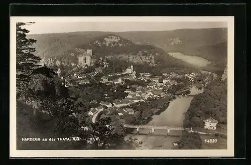 AK Hardegg /Thaya, Gesamtansicht mit Thayabrücke aus der Vogelschau
