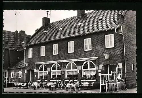 AK Velden, Bondshotel A. Van den Hombergh, Rijksweg 104