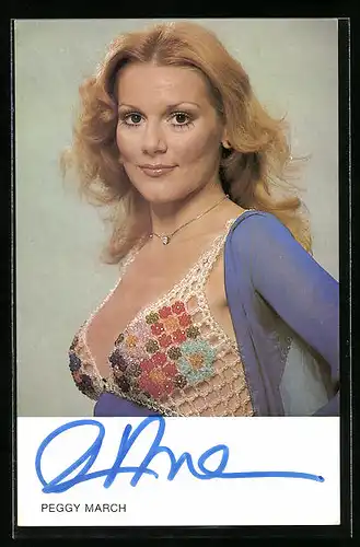 AK Musikerin Peggy March mit verführerischem Dekolleté, Autograph