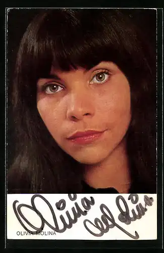 AK Musikerin Olivia Molina mit fragendem Blick, Autograph