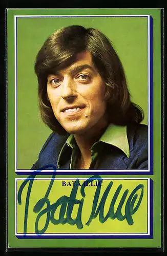 AK Musiker Bata Illic blickt lächelnd in die Kamera, Autograph