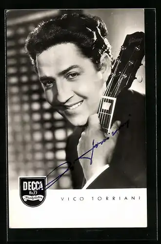 AK Musiker Vico Torriani mit Gitarre in der Hand, Autograph
