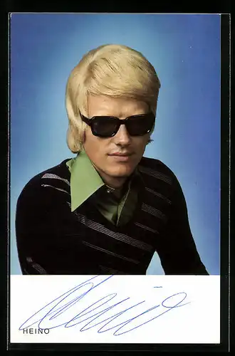 AK Musiker Heino mit Hemd und Pullover, Autograph