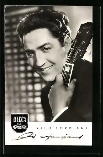 AK Musiker Vico Torriani mit Gitarre in der Hand, Autograph
