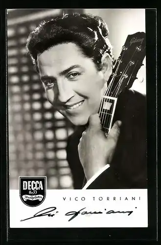AK Musiker Vico Torriani mit Gitarre in der Hand, Autograph