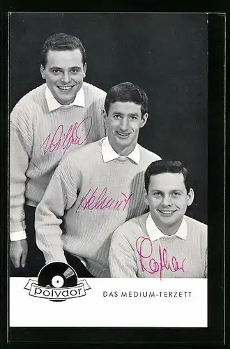 AK Musiker der Gruppe Das Medium-Terzett präsentieren sich im Partnerlook, Autograph