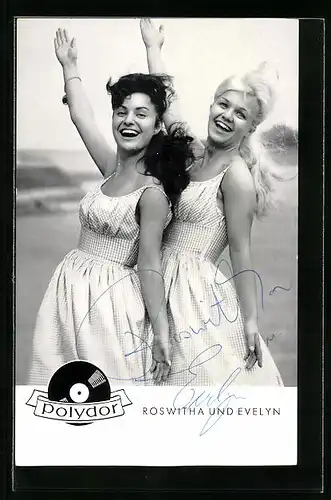 AK Musikerinnen des Duos Roswitha und Evelyn mit strahlendem Lächeln, Autograph
