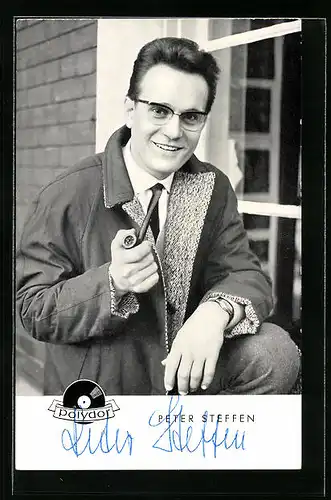 AK Musiker Peter Steffen mit Pfeife in der Hand, Autograph