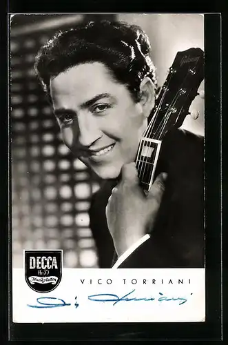 AK Musiker Vico Torriani mit Gitarre in der Hand, Autograph