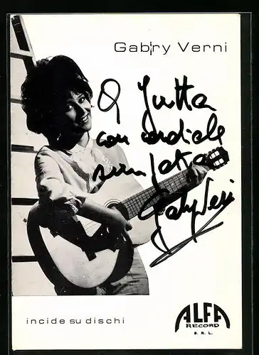 AK Musikerin Gabry Verni mit Gitarre, original Autograph