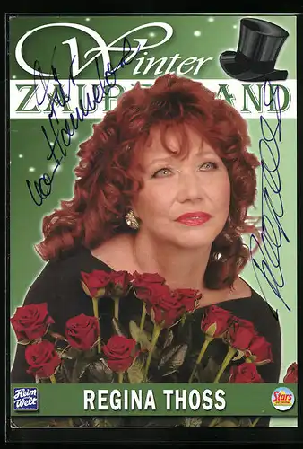 AK Musikerin Regina Thoss mit roten Rosen, original Autograph