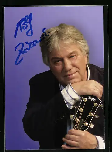 AK Musiker Rolf Zuckowski mit Gitarre, original Autograph