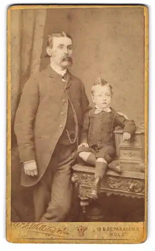 Fotografie W. J. Wellsted & Son, Hull, 19 & 20 Paragon Street, Liebevoller Vater mit Sohn