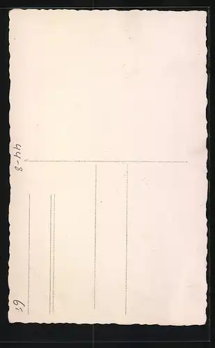 Foto-AK Kleiner Junge sitzt mit Teddy