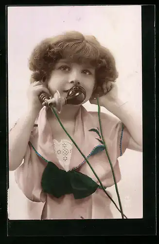 AK Kleines Kind telefoniert