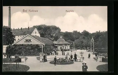 AK Bad Kudowa, Besucher am Kurplatz