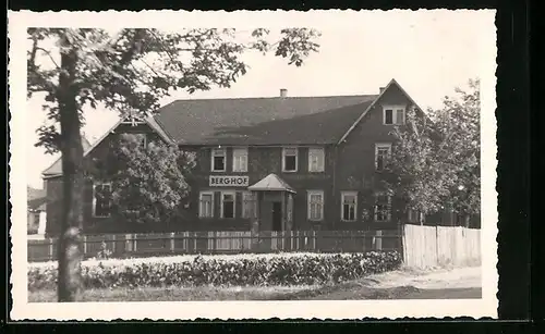 Foto-AK Schmiedefeld a. Rstg., Vor dem Gasthaus Berghof