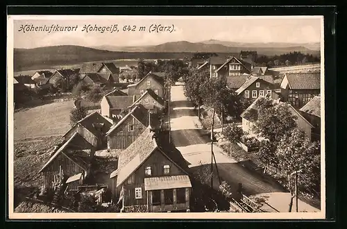 AK Hohegeiss im Harz, Strasse durch den Ort mit den Wohnhäusern