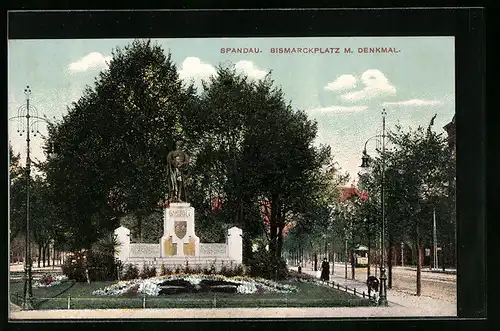 AK Berlin-Spandau, der Bismarckplatz vor dem Denkmal