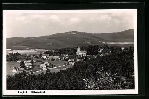 AK Crostau in der Oberlausitz, Talblick mit der Ortschaft und der Kirche