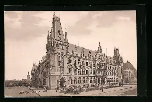 AK Köln a. Rhein, Passanten auf dem Platz vor der Post