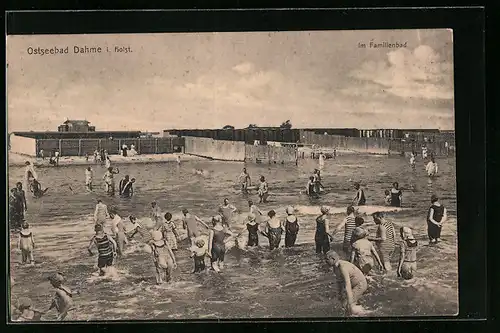 AK Dahme i. Holstein, Badegäste im Familienbad am Ostseestrand