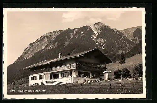 AK Oberstdorf, Kinderheim Berghalde mit Blick auf den Kühberg