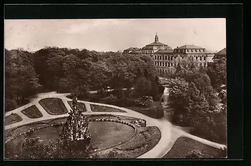 AK Erlangen, der Hugenottenbrunnen im Park am Kollegienhaus