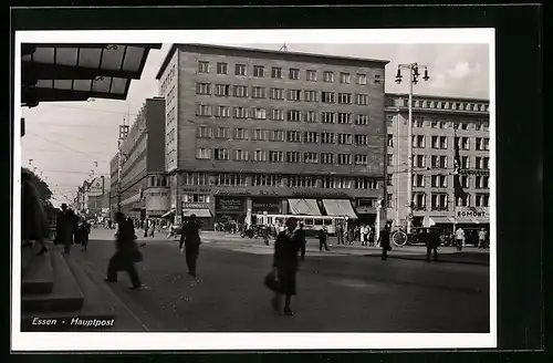 AK Essen, Passanten vor der Hauptpost