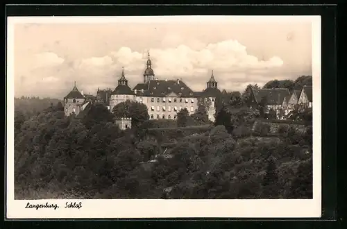 AK Langenburg, Generalansicht des Schlosses auf dem Berg