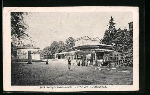 AK Bad Langenschwalbach, Passanten am Weinbrunnen