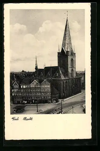 AK Kiel, Strassenbahn auf dem Markt vor der Kirche