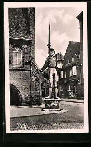 AK Stendal, der Roland vor dem Rathaus