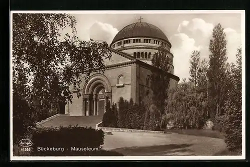 AK Bückeburg, in den Anlagen vor dem Mausoleum