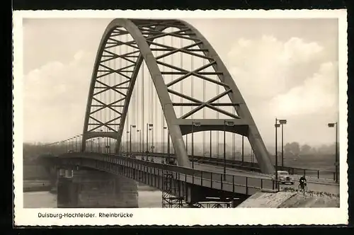 AK Duisburg-Hochfelder, Radfahrer auf der Rheinbrücke