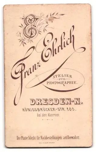 Fotografie Franz Ehrlich, Dresden-N., Königsbrücker-Strasse 105, Uniformierter Soldat mit Schirmmütze