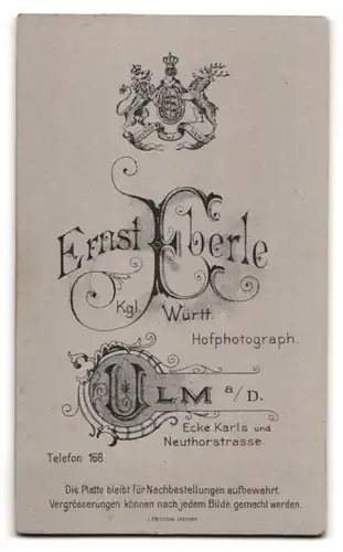 Fotografie Ernst Eberle, Ulm a.d. Donau, Ecke Karls & Neuthorstrasse, Uniformierter Gardesoldat mit gescheitelten Haar