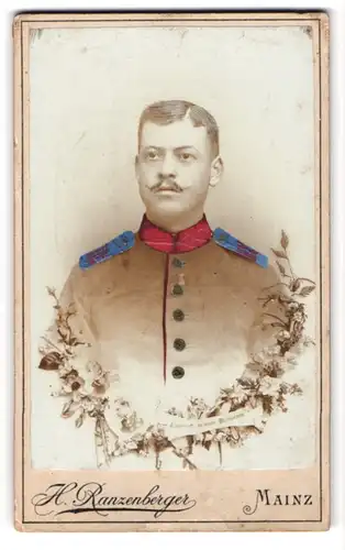 Fotografie H. Ranzenberger, Mainz, Uniformierter Soldat, IR 117