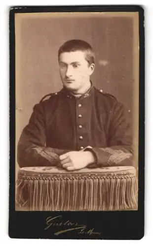Fotografie Gustave, Les Mans, Junger uniformierter Soldat