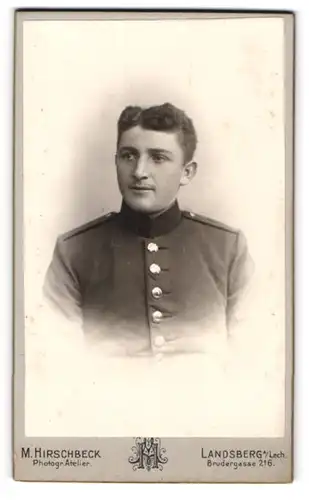 Fotografie M. Hirschbeck, Landsberg a. Lech, Brudergasse 216, Portrait eines jungen Soldaten in Uniform