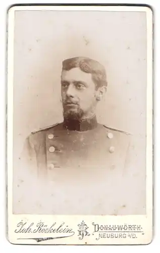 Fotografie Joh. Röckelein, Donauwörth, Promenade 422, Soldat in Uniform mit gezwirbeltem Bart